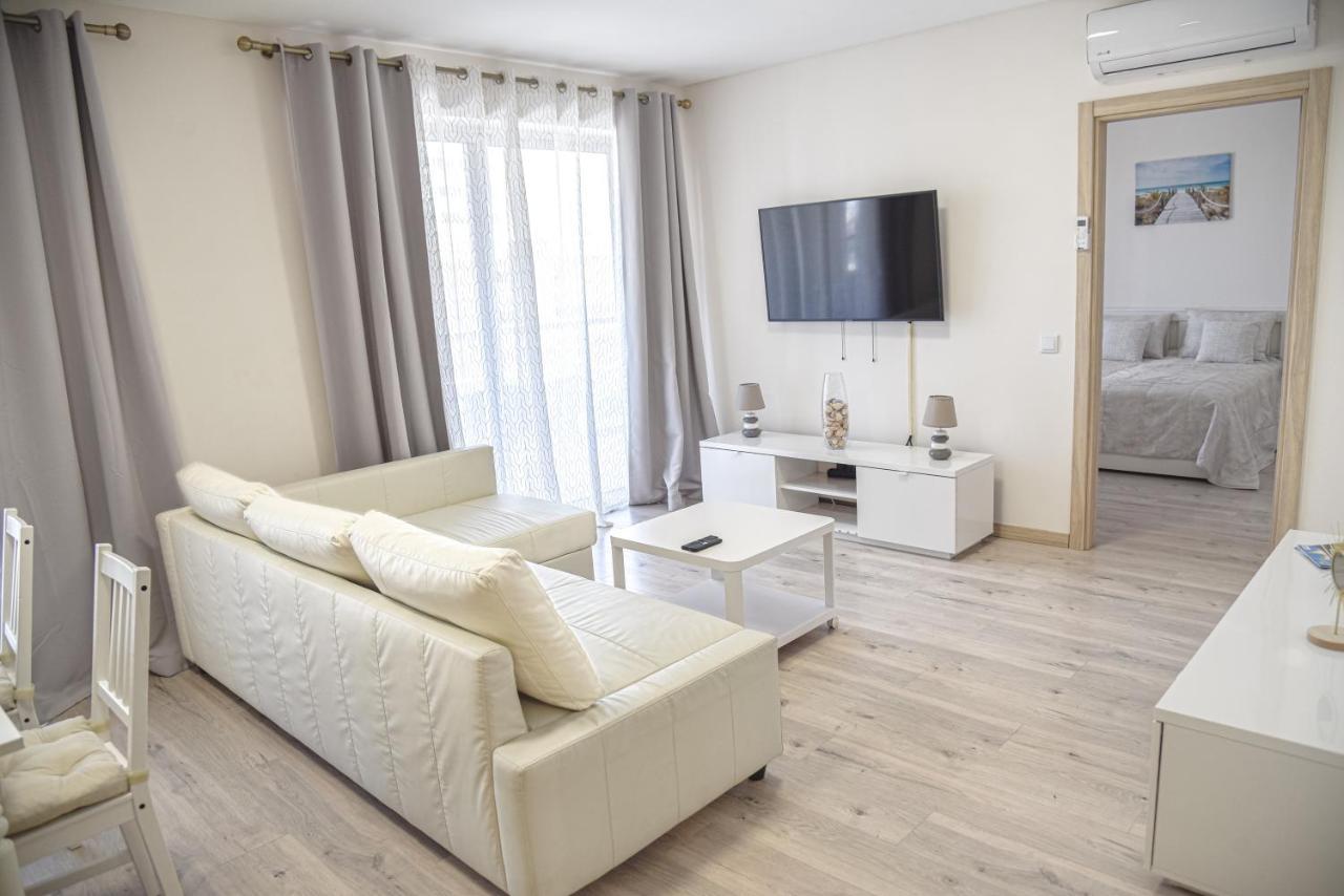 Apartamento Elegante Com Garagem E Piscina Na Praia Da Rocha * Portimao