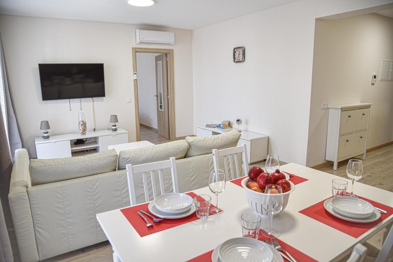 Apartamento Elegante Com Garagem E Piscina Na Praia Da Rocha Portimão