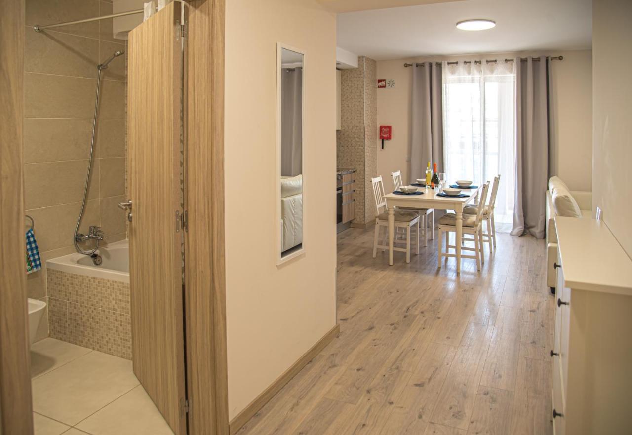 Apartamento Elegante Com Garagem E Piscina Na Praia Da Rocha * Portimão